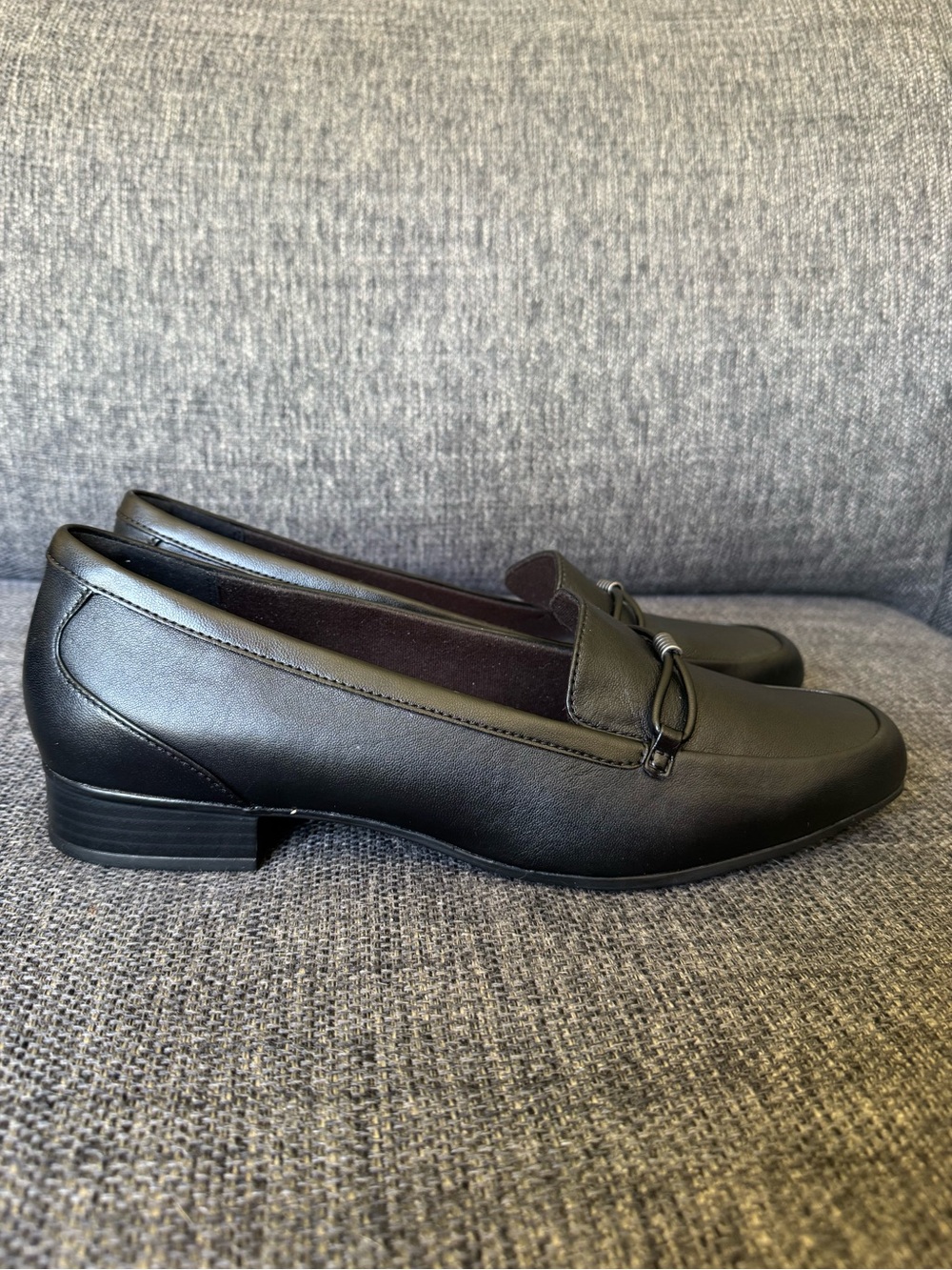 Clarks Juliet Shine Loafers Small Bow Detail Slip On - Picture 3 of 8